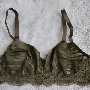 Adore Me Nicolette Dark Green Unlined Bra Wireless Scalliped Lace NWOT